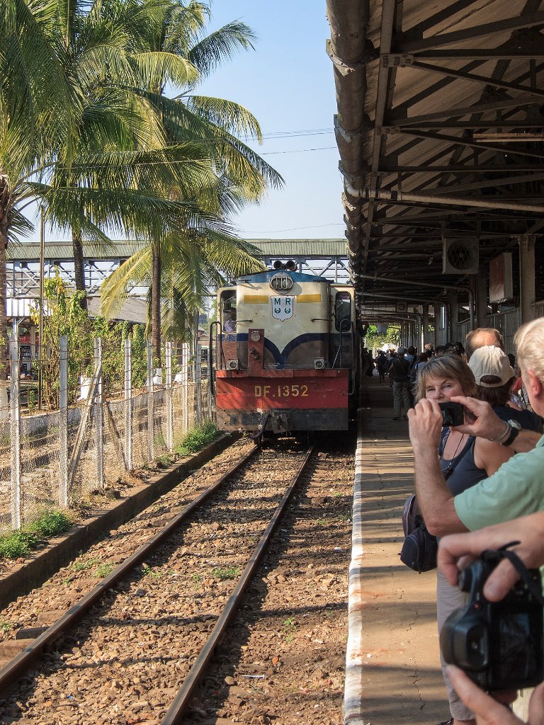 27-Train to Yangon.jpg -                                